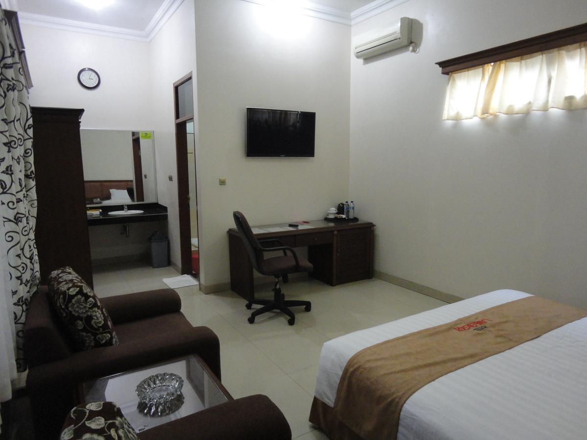 Langensari Hotel Cirebon Exterior foto